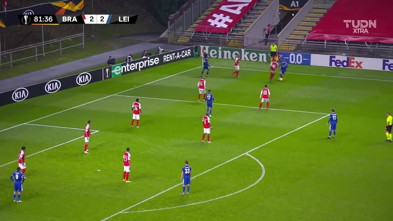 ¡TIRO ATAJADO! disparo por James Maddison.