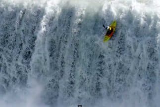Revive los mejores momentos de Rey del Río, la primera competencia internacional de kayak de grandes cascadas. 
