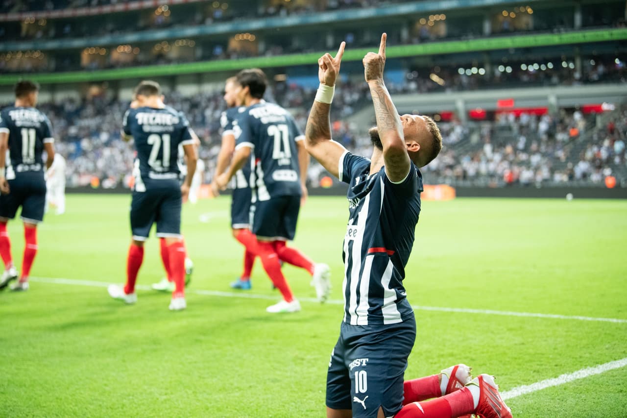Con doblete del colombiano Duvan Vergara, Rayados de Monterrey consiguió su primer triunfo del Grita México A21 a costa de los endebles Pumas.