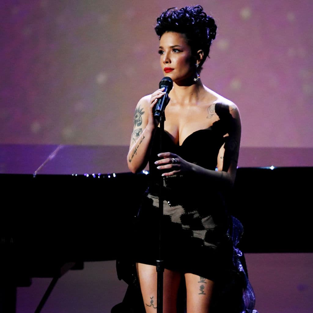 Vendió casi 150 mil copias en su semana de estreno y fue de los discos más vendidos en aquel año.