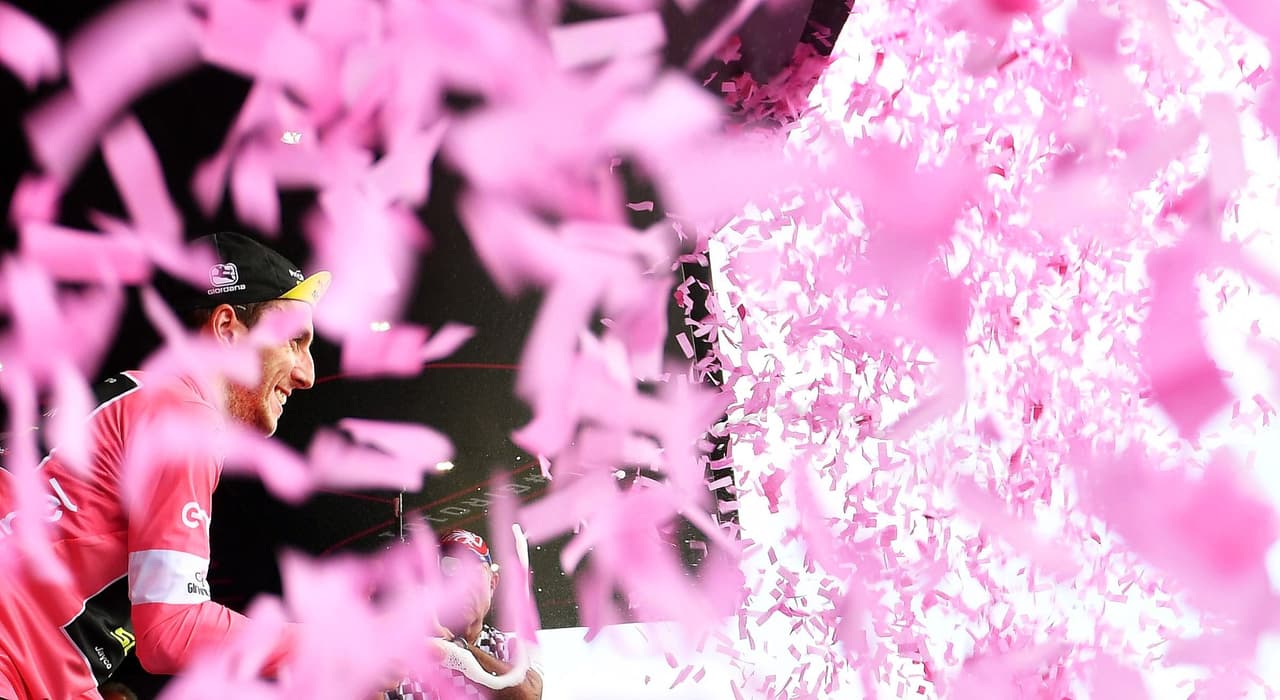 El irlandés Sam Bennett ganó la séptima etapa del Giro de Italia entre Pizzo y Praia a Mare, de 159 kilómetros, mientras que el británico Simon Yates (foto) mantuvo la 'maglia' rosa del liderato.