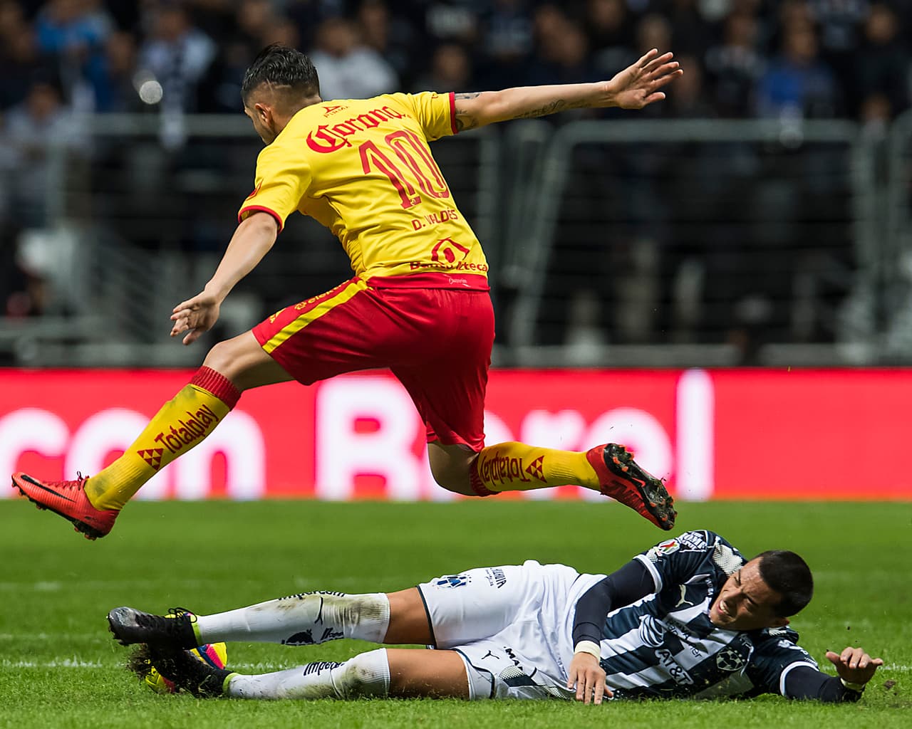 Monterrey arrancó el encuentro con gran dominio. Morelia tardó cerca de 25 minutos en lograr una jugada de peligro.
