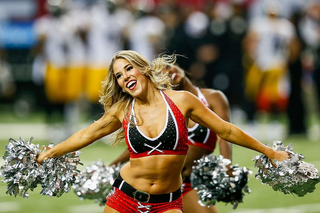 Los Atlanta Falcons tuvieron la ofensiva más explosiva de la NFL esta temporada y lucharan por un pase a la Final de división ante los Seahawks. Gran parte de su éxito se debe al apoyo incondicional que les brindaron sus bellas cheerleaders.