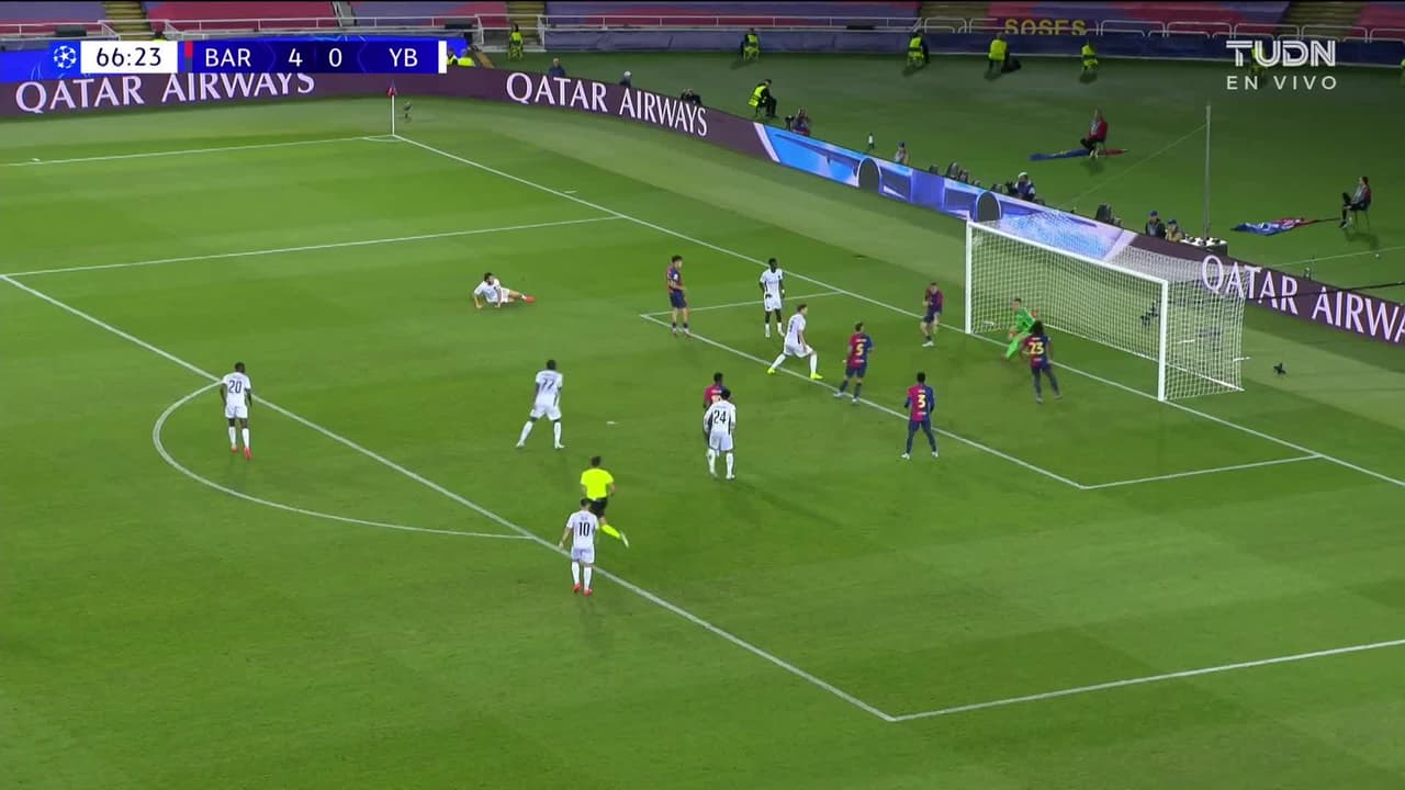 ¡CERCA! Joël Monteiro disparó que se estrella en el poste.