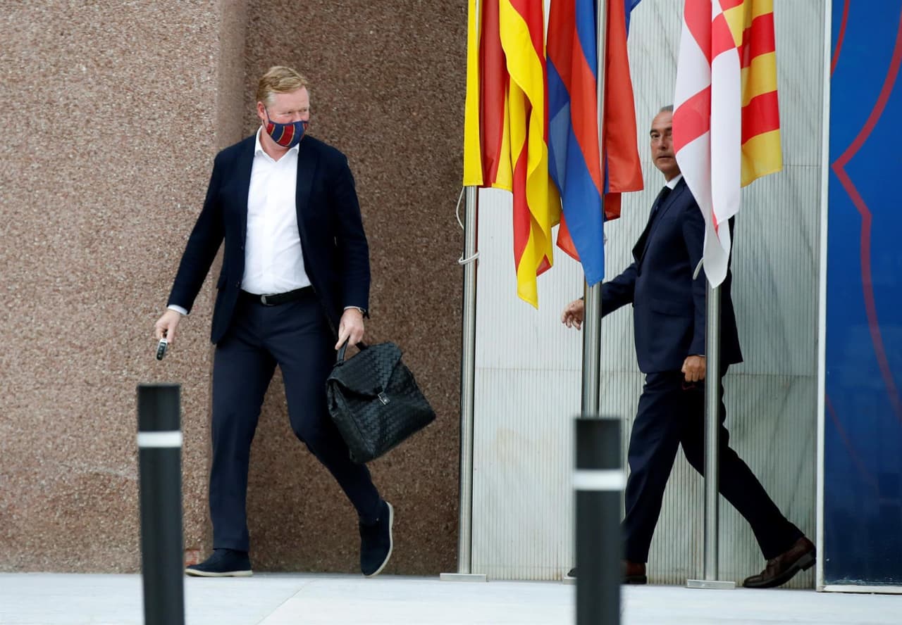 Reunión Laporta-Koeman no define su futuro en la banca del Barcelona