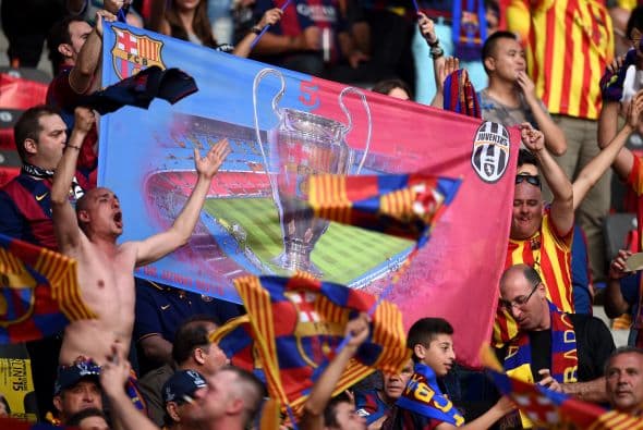 Los aficionados al fútbol pintaron el Olympiastadion de Berlín para alentrar a blaugrana y biaonconeros en la pelea por llevarse el trofeo de la Champions.
