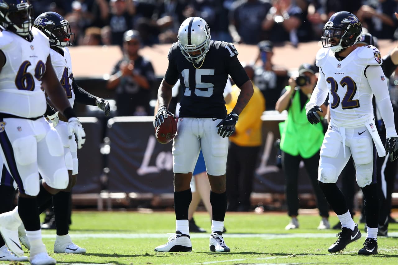 Raiders lucía desconcertado en medio del juego, bajo el dominio de los visitantes.