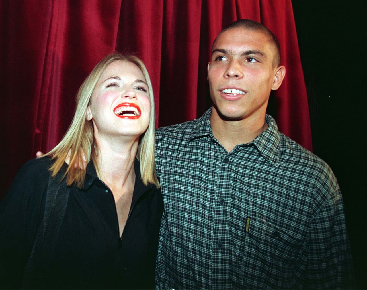 Dos veces campeón mundial, de Copa América y con los mejores clubes del mundo, Ronaldo fue el primer futbolista en ser una gran figura de mercadeo e incluso apareció en un capítulo de 'Los Simpson'.