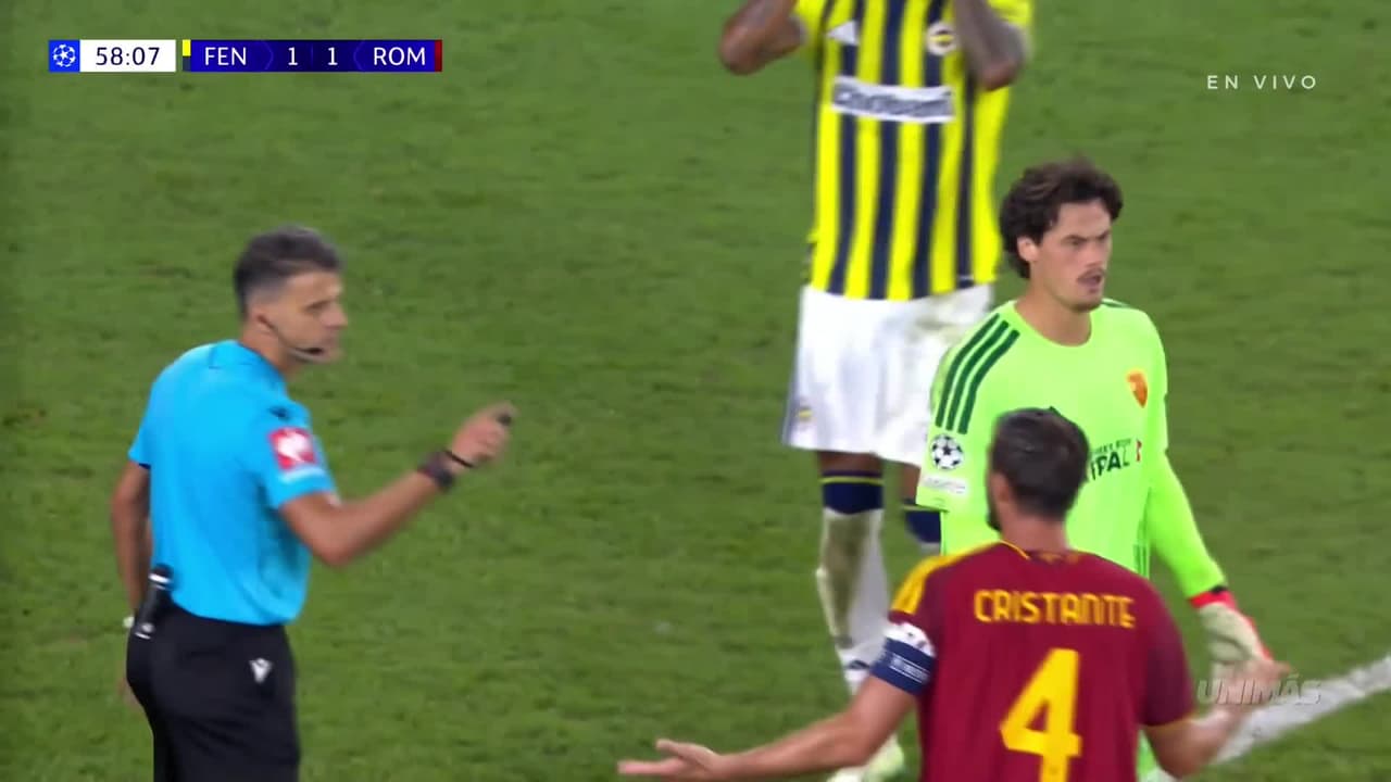 ¡FENERBAHÇE PEDÍA PENAL! Los turcos aprietan y no bajan el ritmo ante la Roma