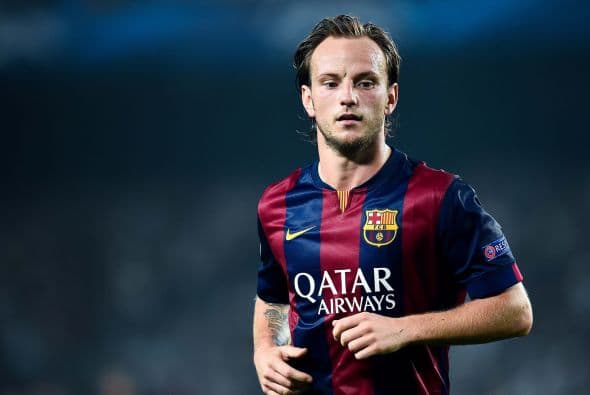 4 IVAN RAKITIC El volante croata del Barcelona ha tenido una muy buena temporada donde encajó muy bien en el estilo de juego de Luis Enrique quien se la jugó alineándolo por encima de una leyenda del club como Xavi. Rakitic solamente se perdió el debut en la Champions ante APOEL y de ahí en adelante ha sido titular salvo en el cierre de la fase de grupos contra el París. Jugó en 11 partidos, solo vio la tarjeta amarilla en dos de ellos y colaboró con una asistencia y el golazo de la victoria ante el Manchester City que amarró el boleto a cuartos de final.