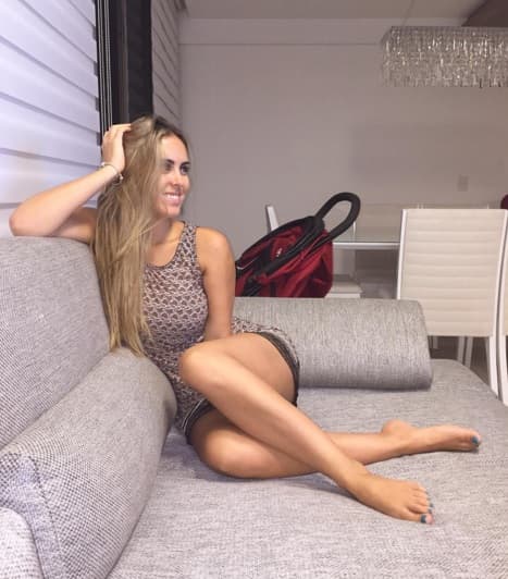 Maura es una candente chilena que es pareja del jugador del Sport Recife, Mark González. Ambos son conocidos como los Beckham chilenos.