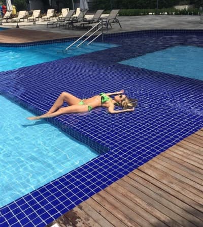 Maura es una candente chilena que es pareja del jugador del Sport Recife, Mark González. Ambos son conocidos como los Beckham chilenos.