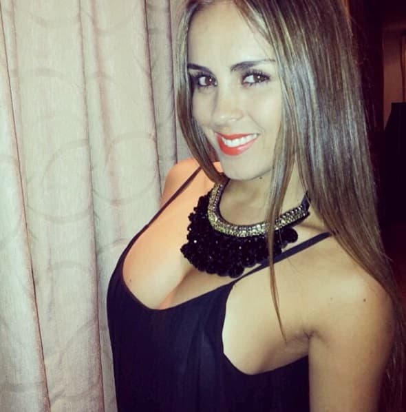 Maura es una candente chilena que es pareja del jugador del Sport Recife, Mark González. Ambos son conocidos como los Beckham chilenos.