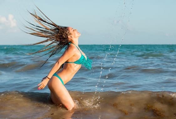 Maura es una candente chilena que es pareja del jugador del Sport Recife, Mark González. Ambos son conocidos como los Beckham chilenos.