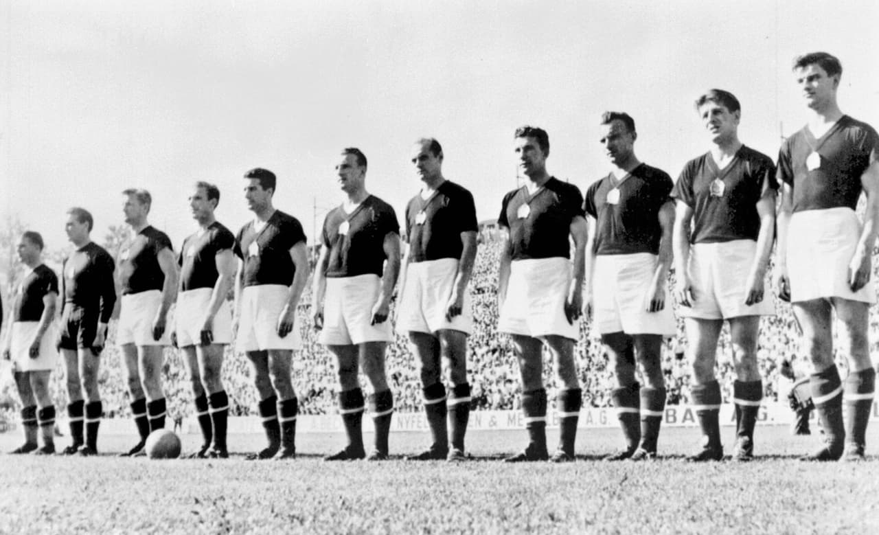 Eran de izq. a der.: Ferenc Puskas, Gyula Grosics, Gyula Lorant, Nandor Hidegkuti, Jozsef Boszik, Mihaly Lantos, Jeno Buzansky, Jozsef Zakarias, Jozsef Toth II, Zoltan Czibor y Sandor Kocsis.