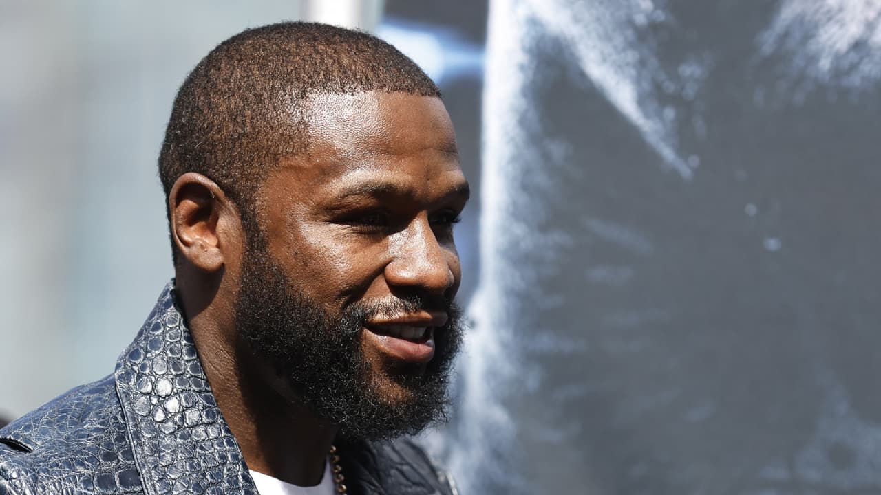 Mayweather se olvida de Canelo; ofrece trabajo a su mejor libra por libra