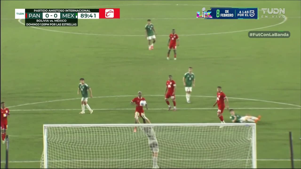 ¡'Hormiga' González se inventa remate imposible y por nada hace un golazo!