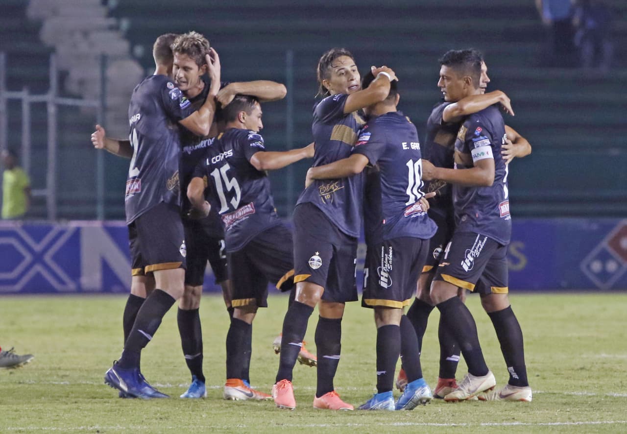 Varone marcó al 19’ para los locales. Aristeguieta (29’) emparejó el encuentro e Isaac Díaz convirtió dos penales (39’, 75’). Imperiale (92’) pareció para cerrar el marcador.