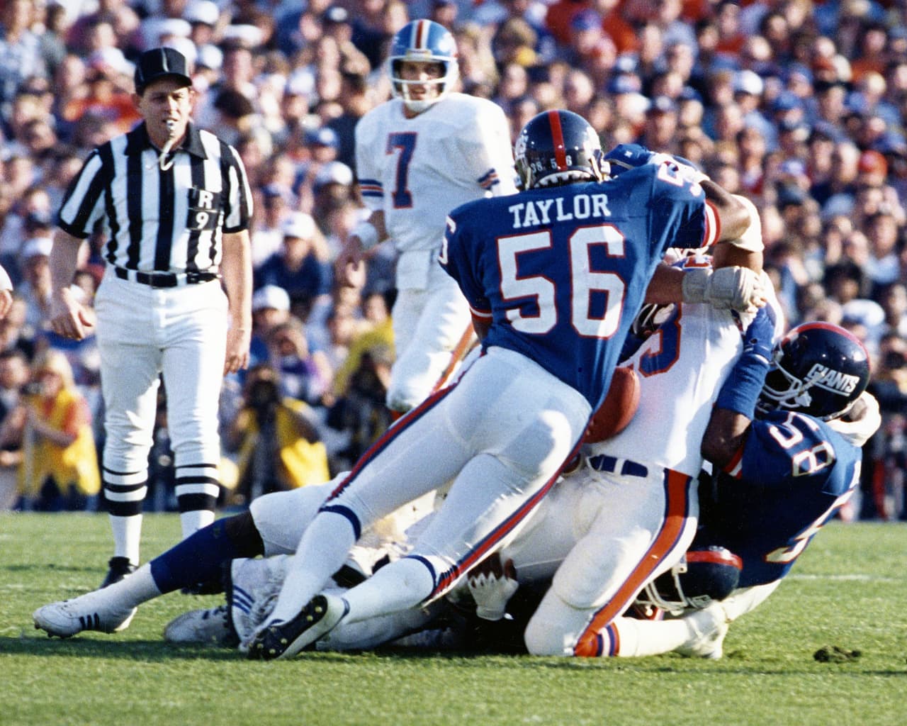 Linebacker externo - Lawrence Taylor (New York Giants) [Super Bowls XXI (Ganador), XXV (Ganador)]