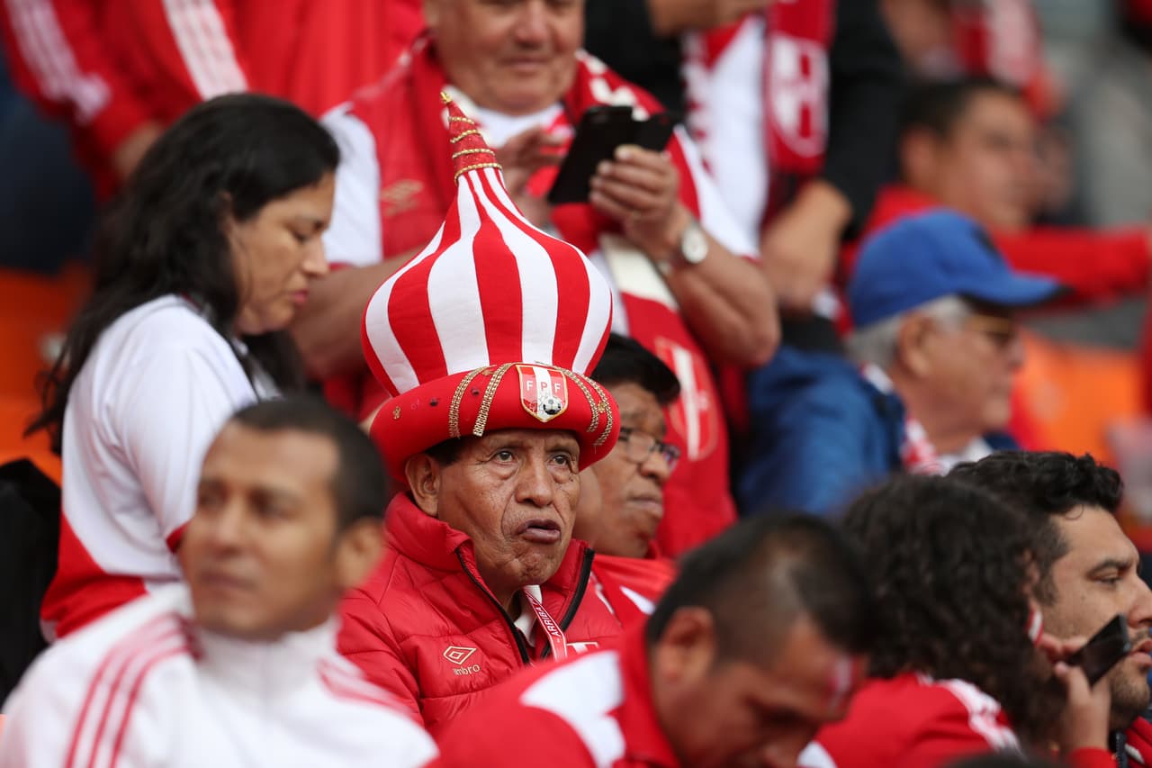 El colorido y fiesta de los fanáticos, en su mayoría de los incas, se apoderó de Ekaterinburgo en medio del partido entre Francia y Perú, en la segunda jornada del grupo C del Mundial de Rusia 2018.