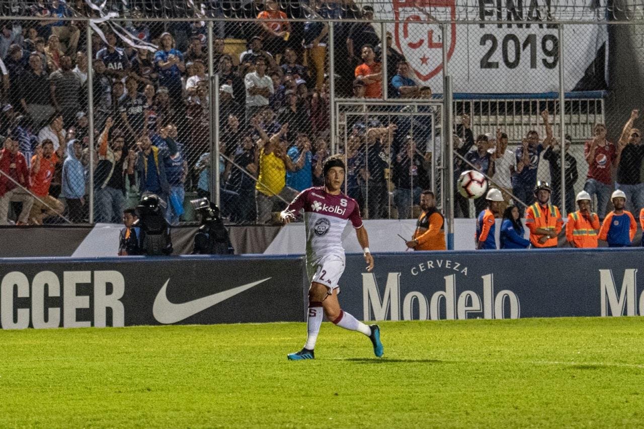 Motagua no pudo remontar el 1-0 de ida y tras empatar en el encuentro de vuelta a cero goles, Saprissa se queda con el trofeo.