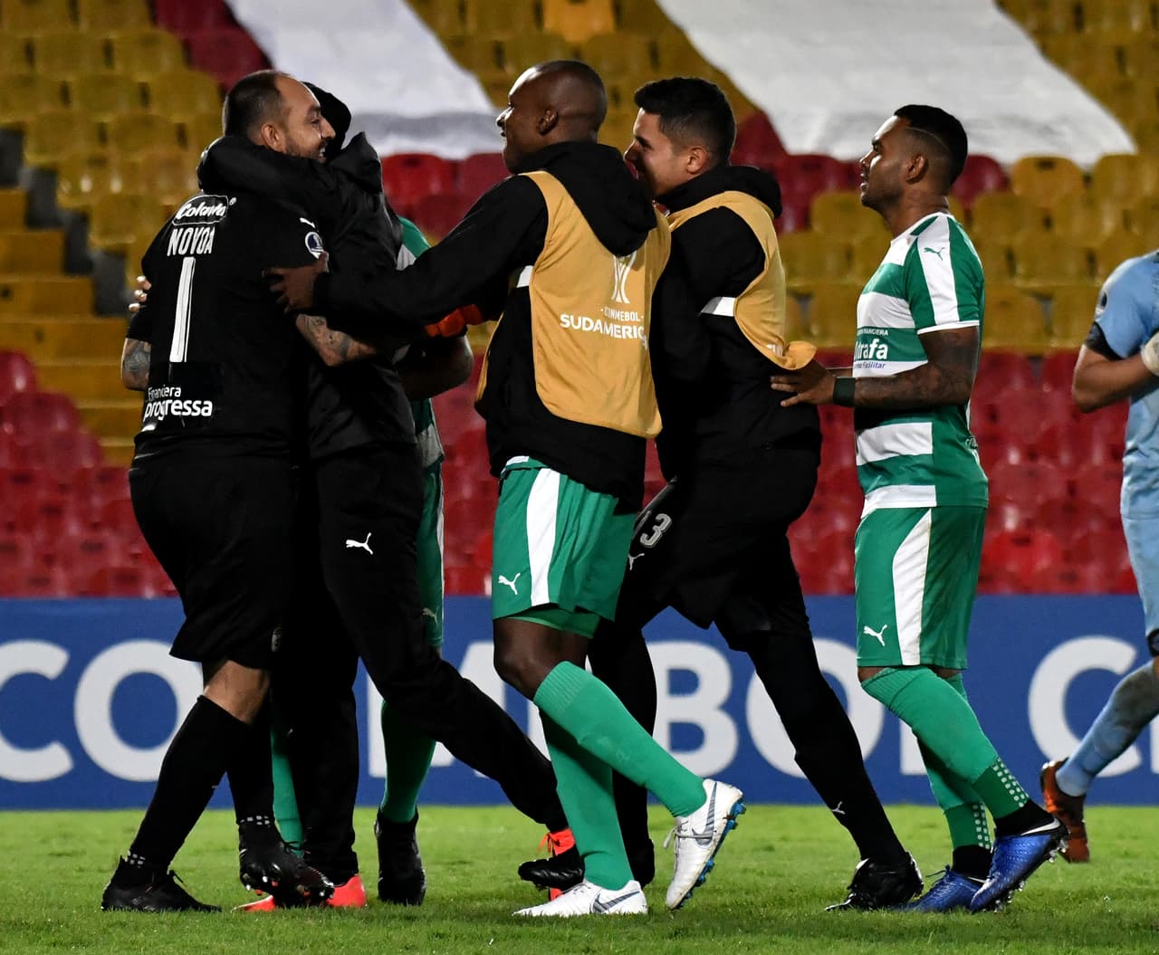 El arquero Diego Novoa se convirtió en el ídolo de la jornada, entre otras cosas, gracias a un penalti que recordará como el más sencillo que atajó.