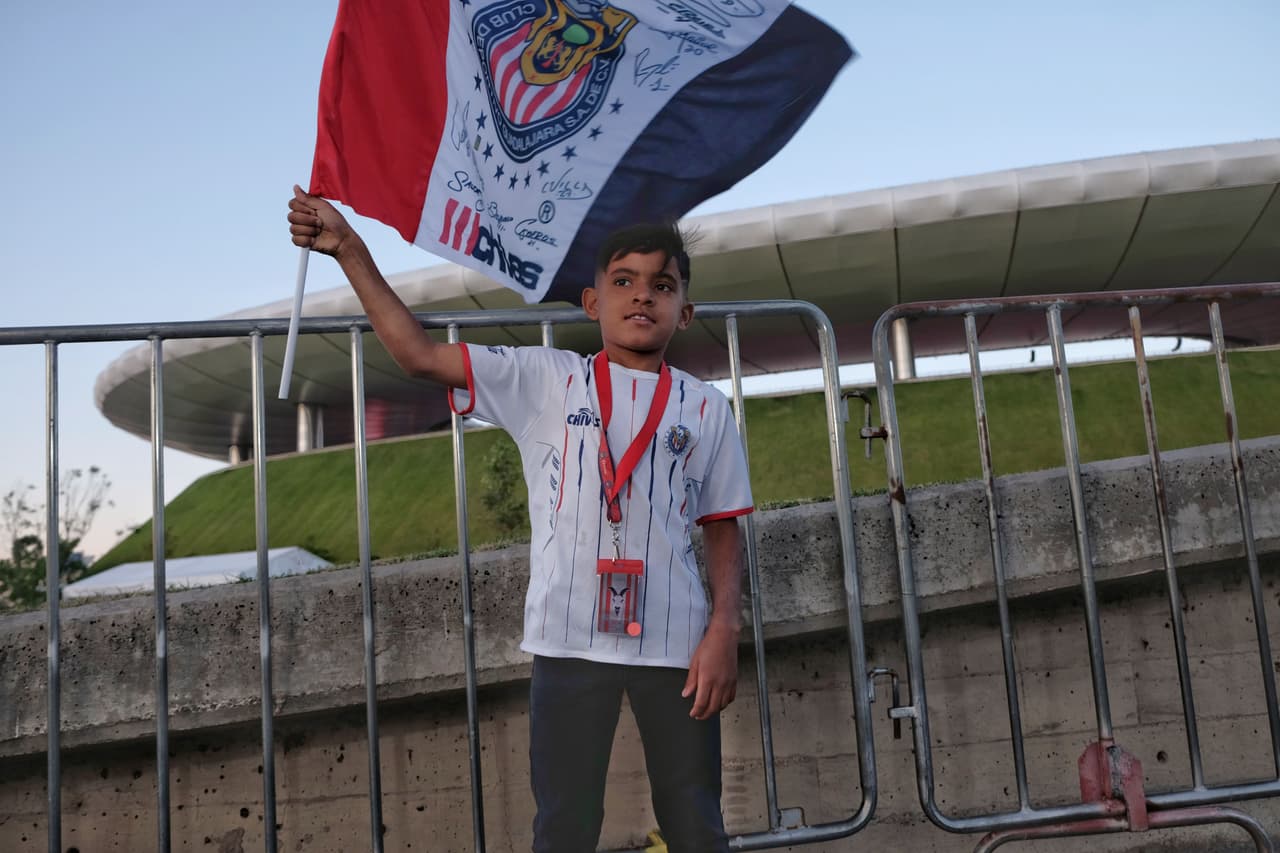 Los fanáticos de Chivas de Guadalajara se alistan en el Estadio Akron para el encuentro por la Jornada 13 del 
<a href="https://www.univision.com/deportes/futbol/liga-mx/*">Clausura 2019</a> contra Lobos BUAP.