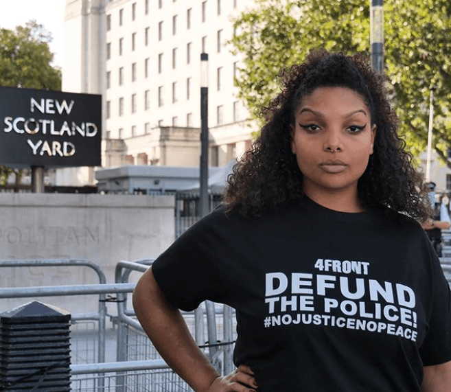 Temi Mwale, una activista que lucha por la justicia racial en el Reino Unido.