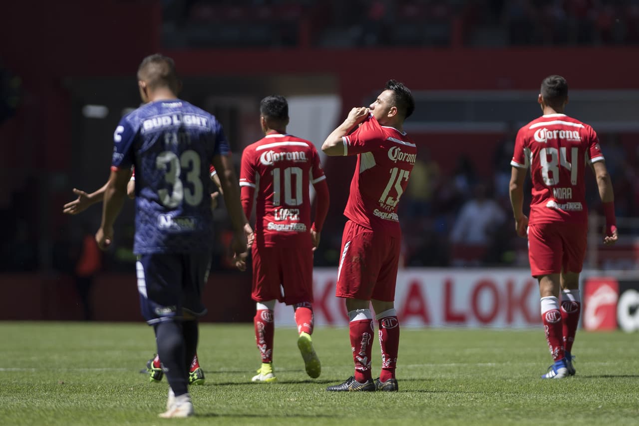 En el minuto 72, Antonio Ríos (15) aprovechó un rebote en el área para marcar el 2-1 a favor del Toluca.