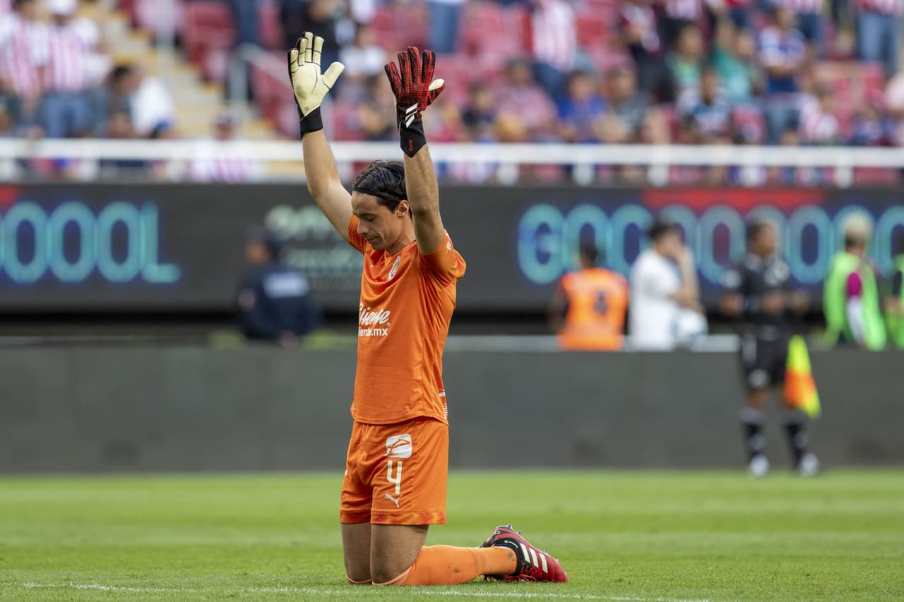 Chivas recupera el buen momento tras vencer con autoridad 2-0 a León y apunta al Clásico Tapatío ante Atlas.