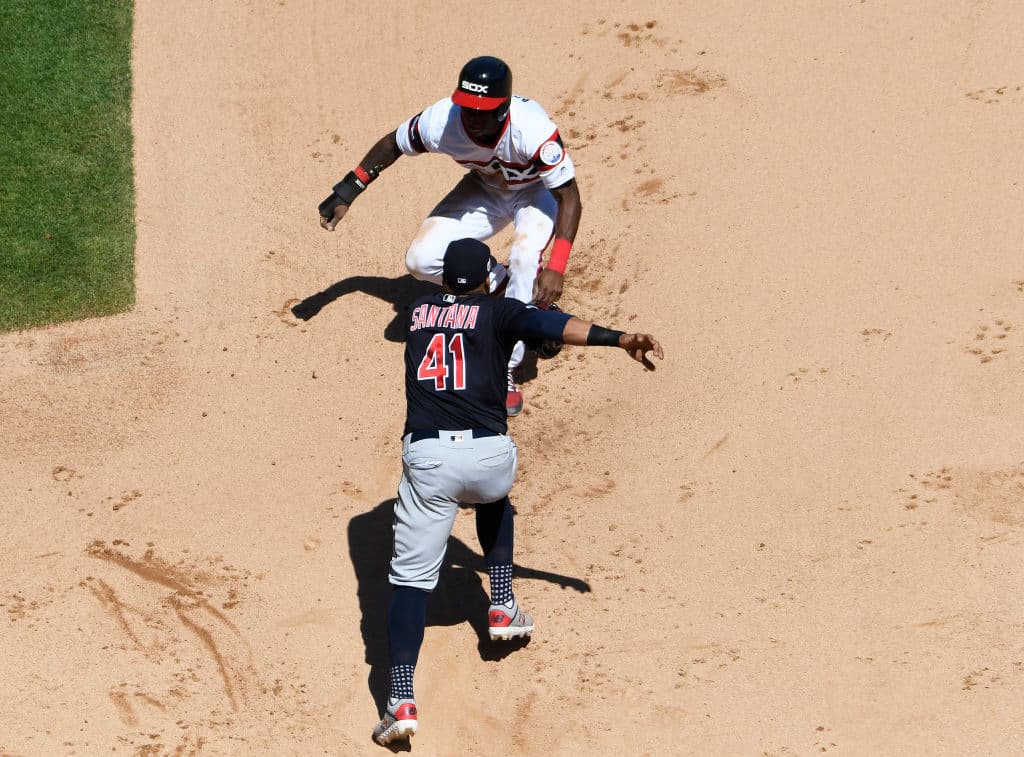 Lo más parecido a un rally que haya tenido Cleveland en este juego, sucedió en el quinto capítulo, cuando Greg Allen bateó doblete por la raya del jardín derecho con un out, pero Roberto Pérez bateó elevado al central que acabó en una espectacular atrapada de Leury García que les quitó ese chance.