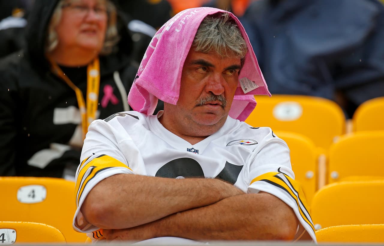 Este fanático de los Steelers mostró su cara de pocos amigos en la paliza que recibió 7-30 contra Jaguars en Pittsburg.
