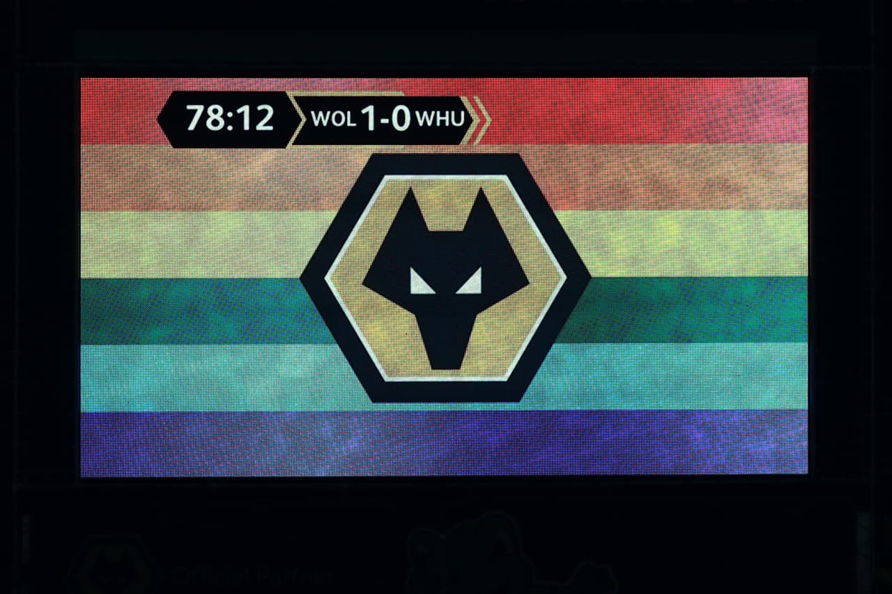 Por dos semanas, los partidos de la Premier League se llenarán de arcoíris para celebrar la campaña ‘Rainbow Laces’ como muestra de apoyo a la comunidad LGTB dentro y fuera del futbol, donde no haya discriminación y demostrar que el poder del futbol une a la gente.