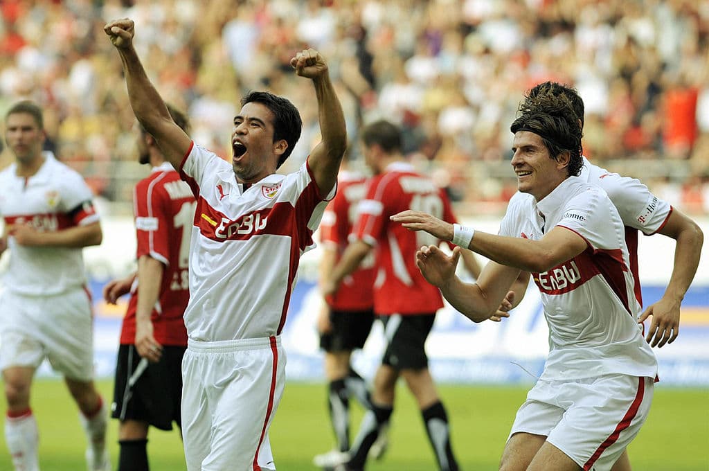 Armin Veh armó en el 2007 un Stuttgart impresionante con jugadores que después darían el gran salto como Mario Gómez o Sami Khedira u otros que eran desconocidos en aquellas tierras como los mexicanos Ricardo Osorio y Pável Pardo. Venían de una sequía de 15 años sin ganar en la Bundesliga y no lo han vuelta a hacer desde entonces.