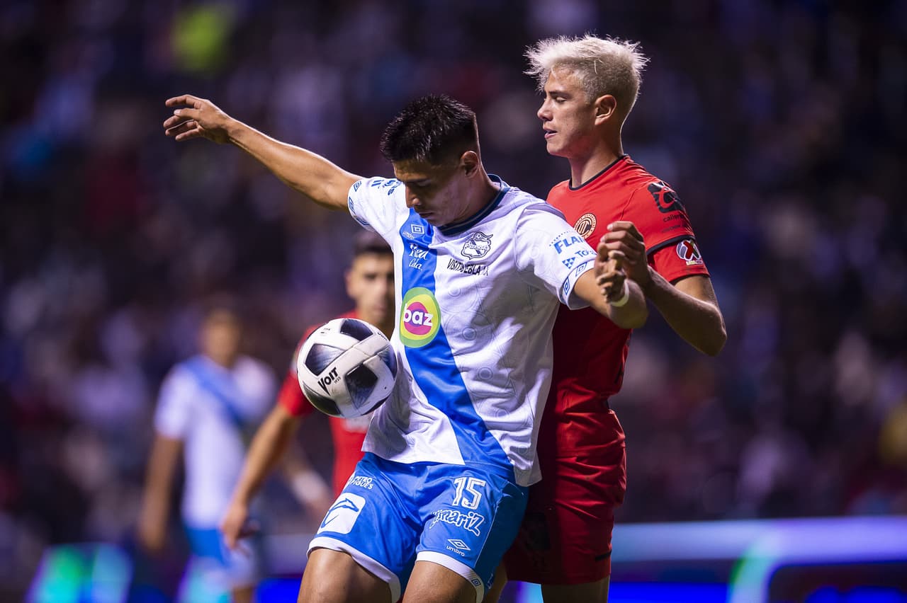 Desde los once pasos, Christian Tabó no perdona y anota el único tanto del encuentro dándole la victoria a Puebla 1-0 sobre Toluca.