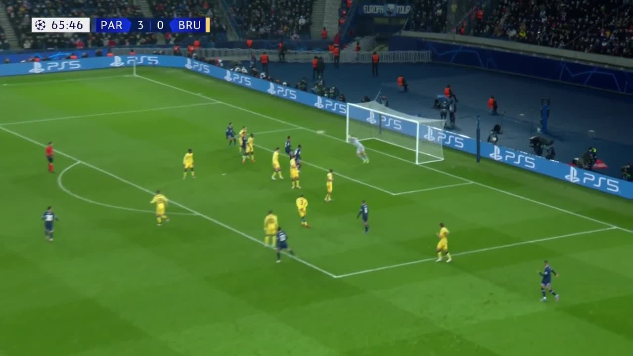 ¡TIRO ATAJADO! disparo por Ángel Di María.