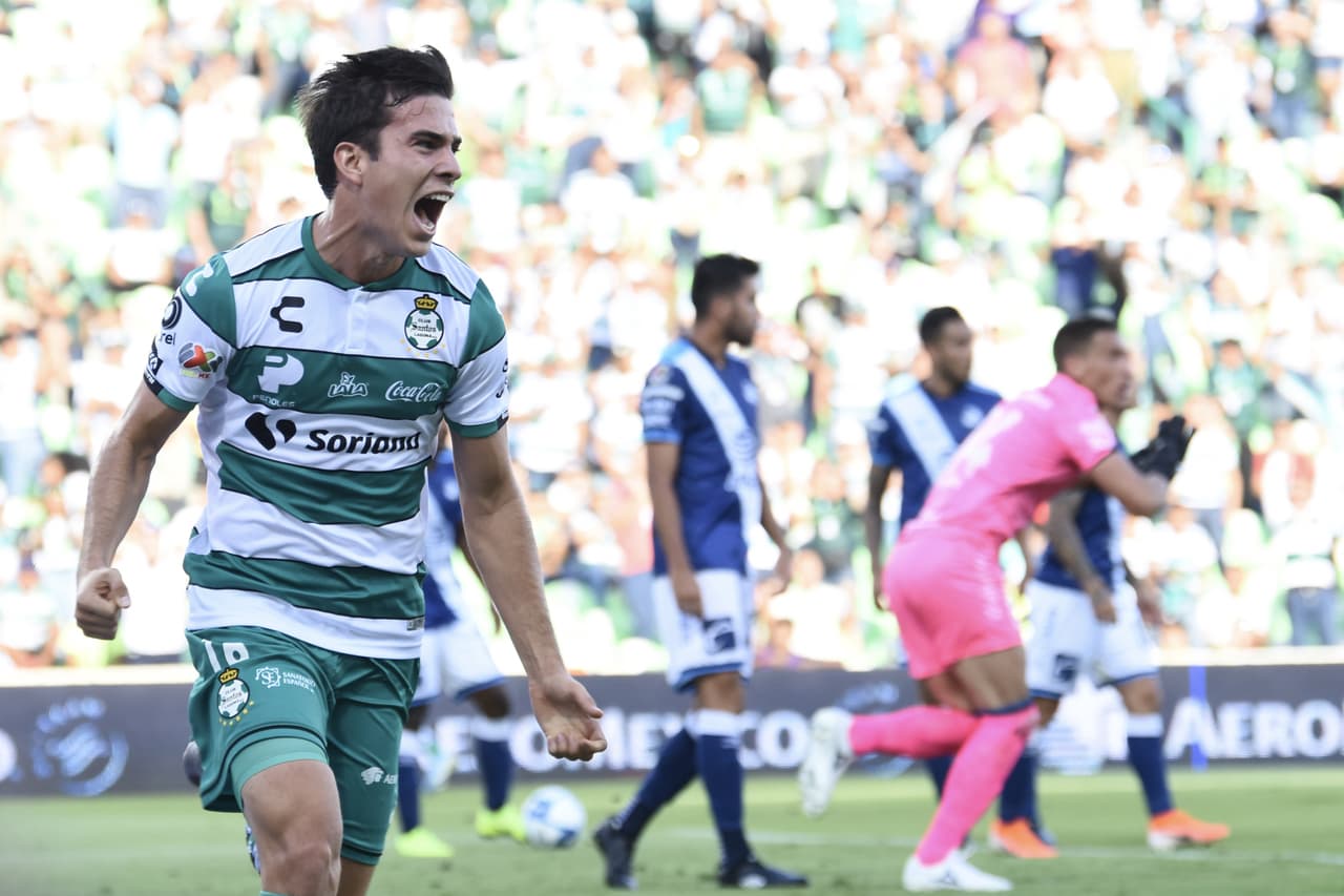 El primer gol del encuentro llegó al minuto 15 después de un tiro de esquina apareció sólo en el área Ulises Rivas (15') y remató con la cabeza para abrir el marcador.