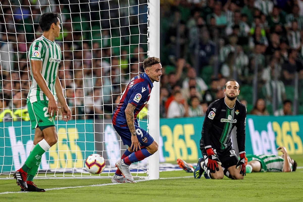 El Levante cosechó sus primeros tres puntos, con el delantero Roger como verdugo inicial de los locales.
