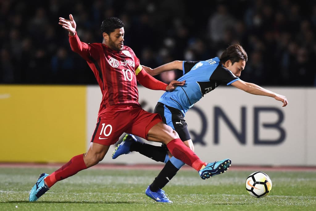 El doctor Bruce Banner tiene por accidente una exposición a los rayos gama y se transforma en un hombre fuerte, verde, e irascible. El delantero brasileño lleva orgulloso el apodo de Hulk.