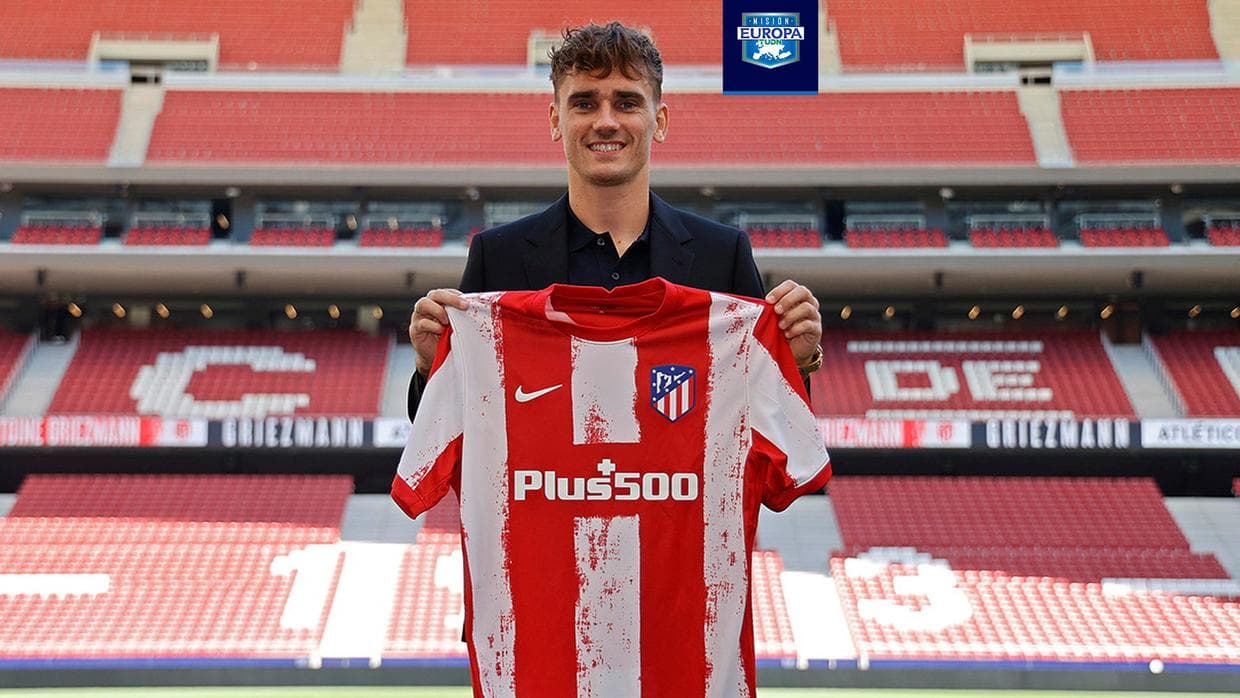Griezmann posa con la 8 en su presentación con el Atleti