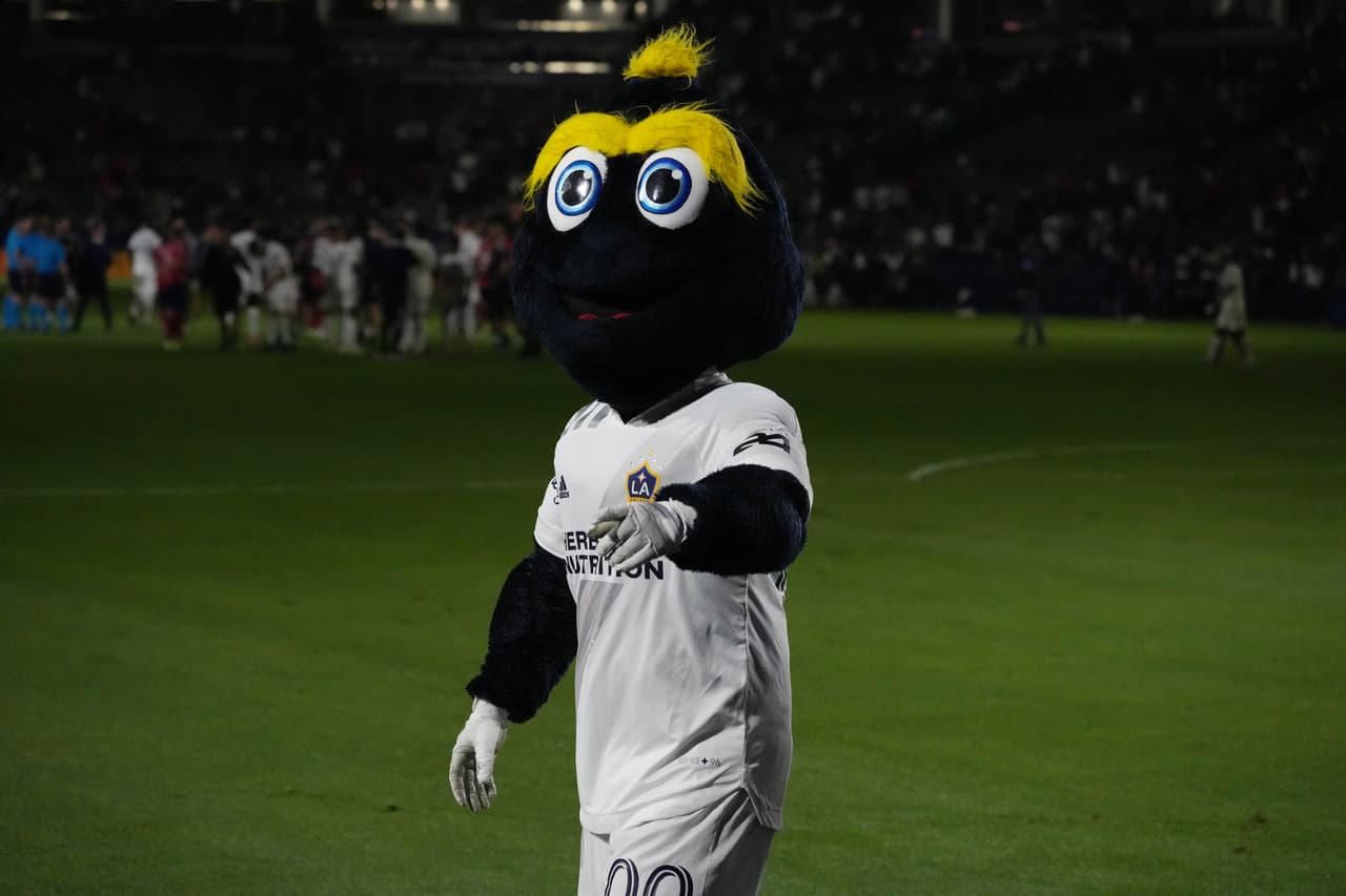 Hasta Cozmo -la mascota de LA Galaxy- se sumó a las celebraciones.
<br>