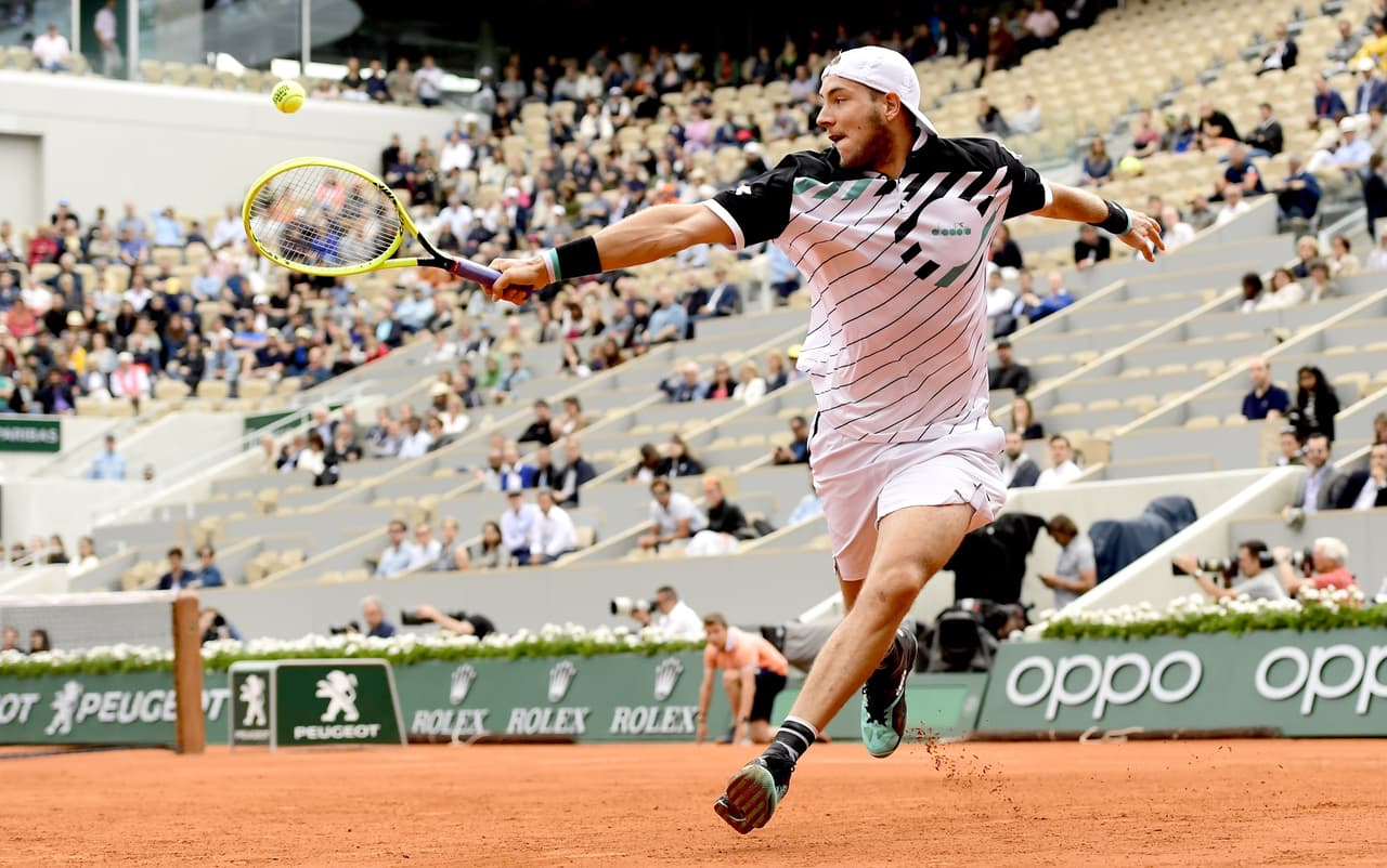 A pesar que se enfrentaba al número uno del mundo, el juego de Novak Djokovic contra el alemán Jan-Lennard Struff no colmó las tribunas de la cancha Philippe Chatrier, en parte por la lluvia.