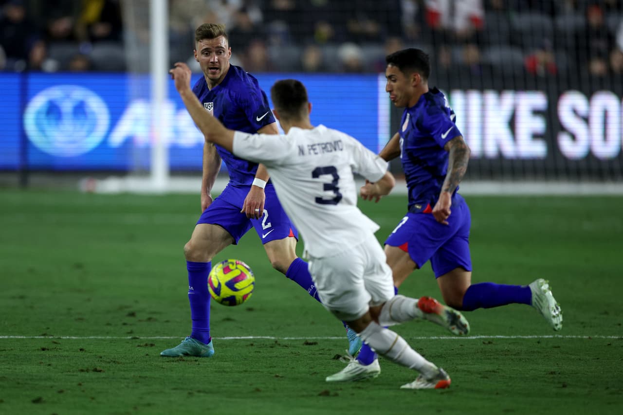 Brandon Vázquez anotó el 1-0, pero Luka Ilic y Veljko Simić rescaraton la victoria 1-2 de Serbia ante Estados Unidos en partido amistoso en el BMO Stadium.