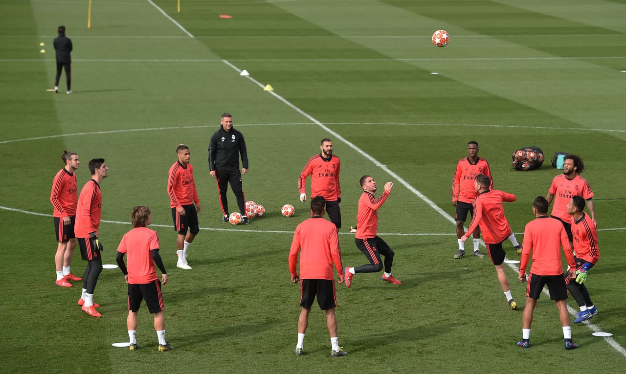 Real Madrid entrenó luego de sus dos derrotas en casa contra Barcelona (Copa del Rey y Liga de España), pero ya piensa en su duelo de vuelta contra Ajax en los Octavos de Final de Champions League.