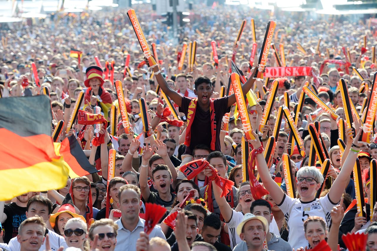 Mientras, en Berlín, los alemanes siguen el duelo ante Irlanda del Norte.