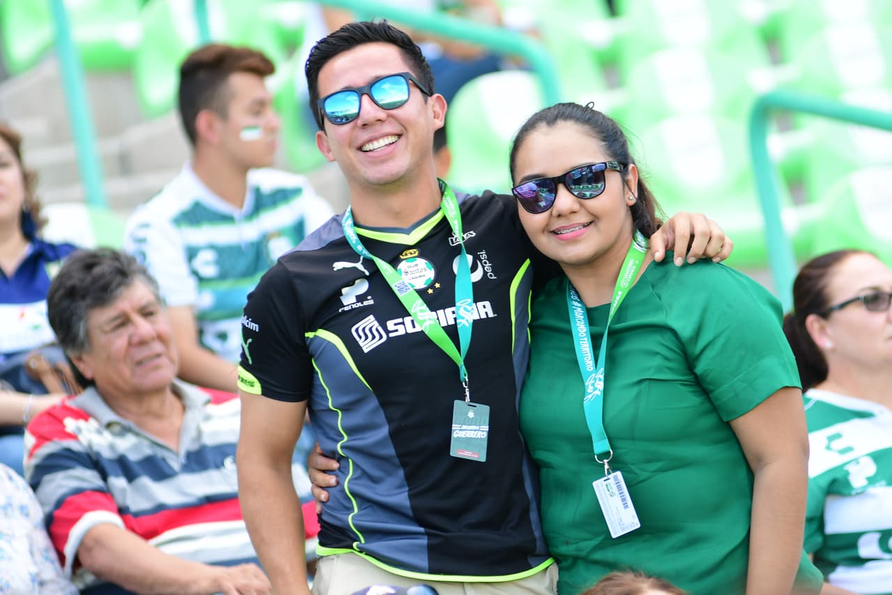 Extraordinario ambiente montaron los aficionados en Torreón, previo al partido entre Santos y Guadalajara, correspondiente a la Jornada 1 del Torneo Apertura 2019 de la Liga MX, en el Estadio TSM Corona, el 21 de Julio de 2019.