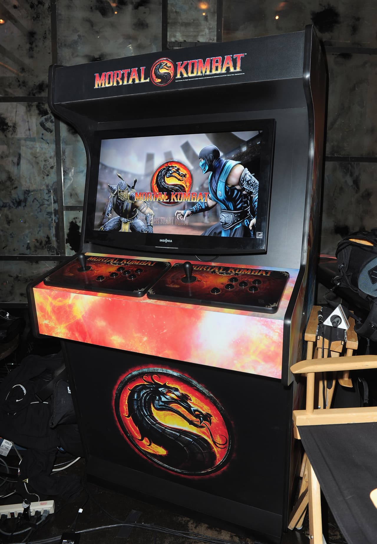 Un grupo de diferentes luchadores que luchan por el destino del mundo. La primera película de 1995 fue un esfuerzo simple pero fuerte, y el reinicio de 2021 aumentó el elemento de fantasía con un montón de personajes exagerados.