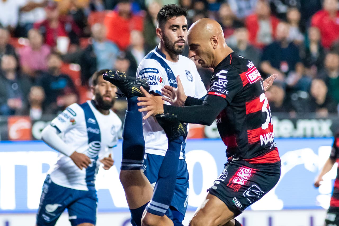 Loroña se fue expulsado al minuto 56 producto de una fuerte sobre Nahuelpán y se derrumbaron las aspiraciones de Puebla.