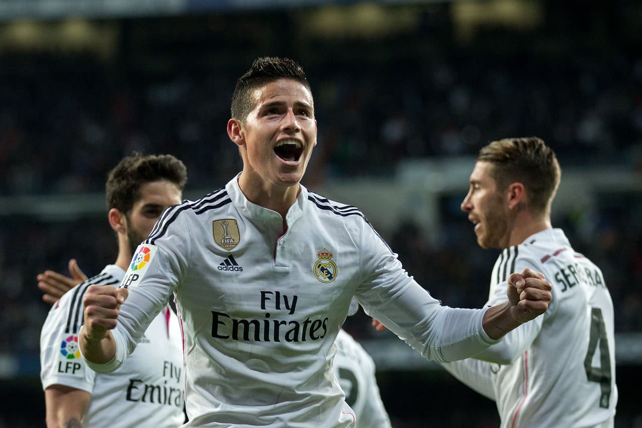 En el lugar 10 se encuentra el jugador del Real Madrid, James Rodriguez, quien aproximadamente tiene un valor entre los 60 y 66 millones de euros a sus 23 años de edad.