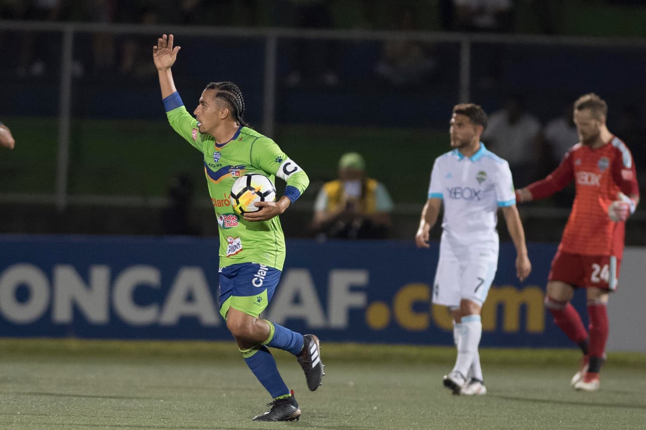 Así llegó el gol del empate al minuto 22 del segundo tiempo por medio de Gerson Mayen. Era momento de buscar la victoria.